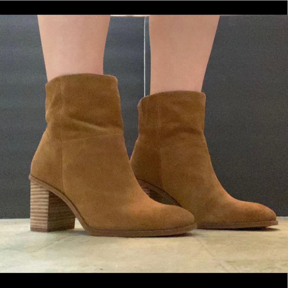 Lucky Brand caramel Brown suede ankle bootie Sz 8.5